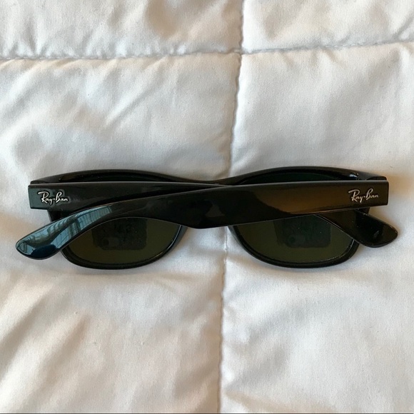 Ray Ban Wayfarer Sunglasses - Picture 3 of 8